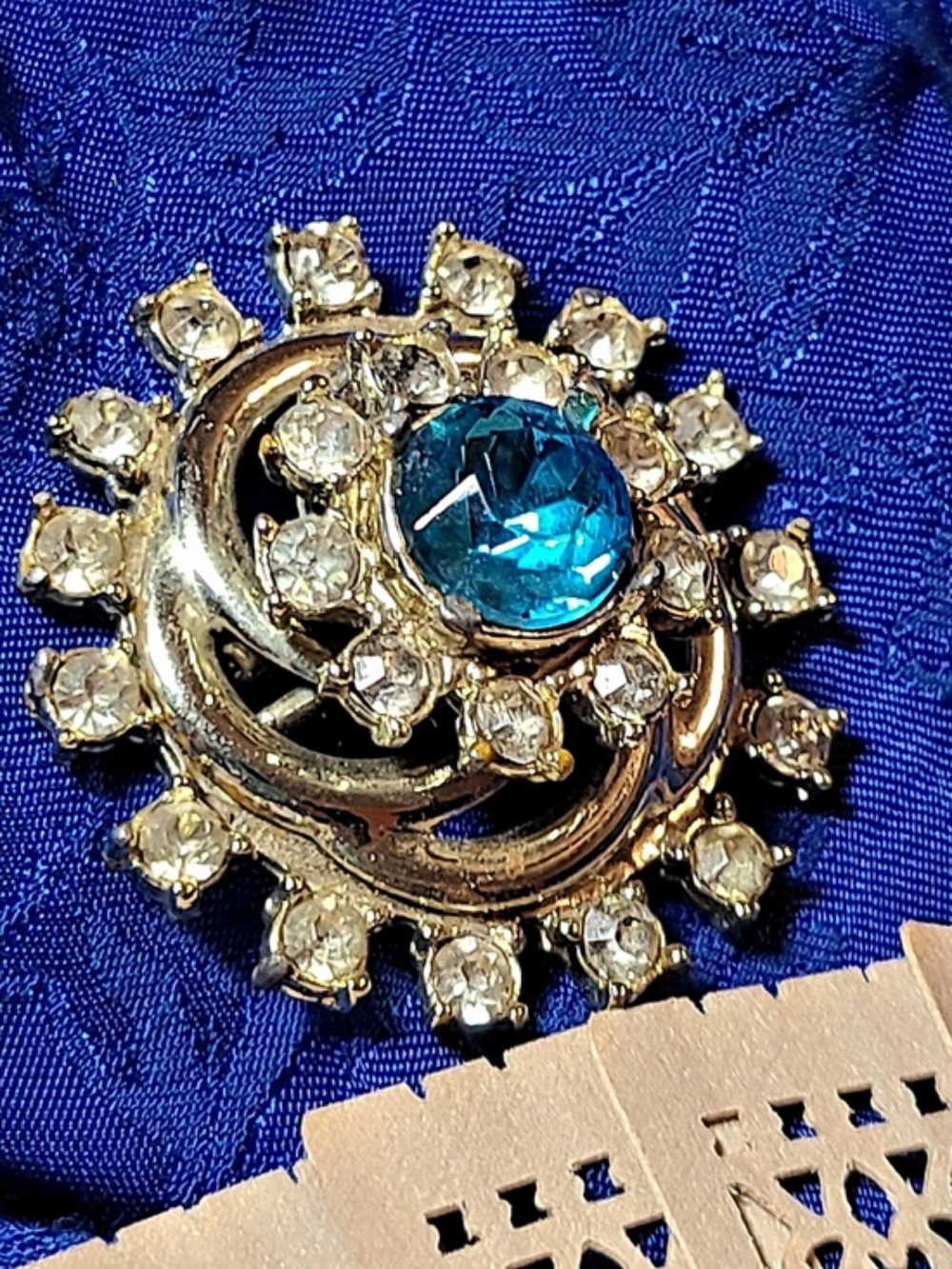 Blue Rhinestone Sunburst Brooch - Picture 15 of 17